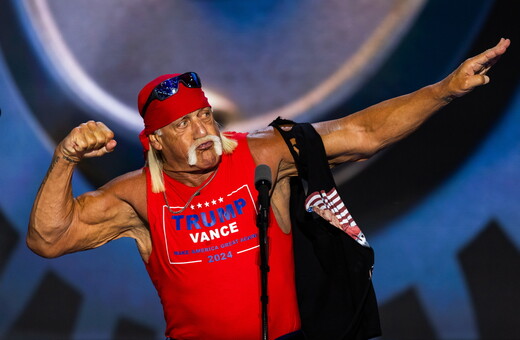 Γιατί ο Τραμπ «επιστρατεύει» αστέρες του WWE; 
