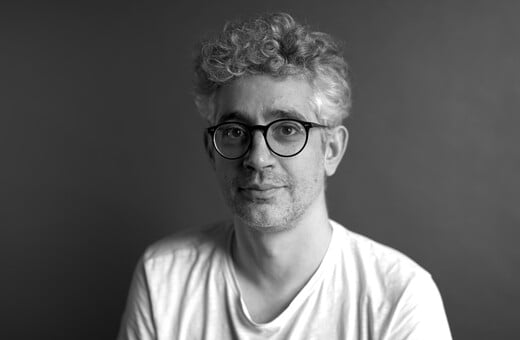 «Οι κωμικοί μπορεί να βρεθούμε σε μια κηδεία και το βράδυ να αστειευόμαστε με αυτό»
