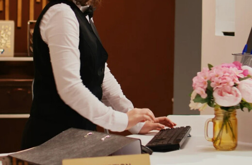 Άνοιξαν οι αιτήσεις για το voucher τουρισμού 1.250 ευρώ - Ποιοι το δικαιούνται