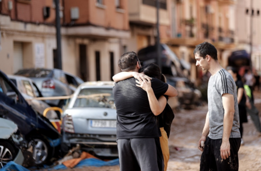 Φονικές πλημμύρες στην Ισπανία: Τουλάχιστον 140 νεκροί