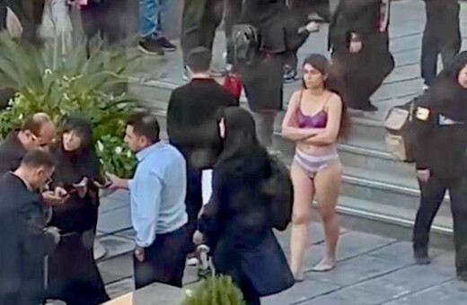 Ιράν: Παγκόσμια ανησυχία για τη φοιτήτρια που διαμαρτυρήθηκε βγάζοντας τα ρούχα της στο πανεπιστήμιο - Αγνοείται η τύχη της