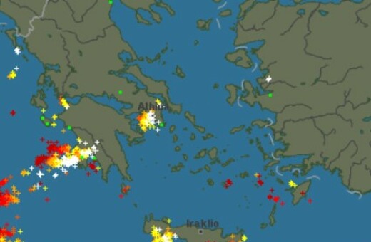 Κακοκαιρία: Κεραυνοί και βροχή τώρα στην Αθήνα 