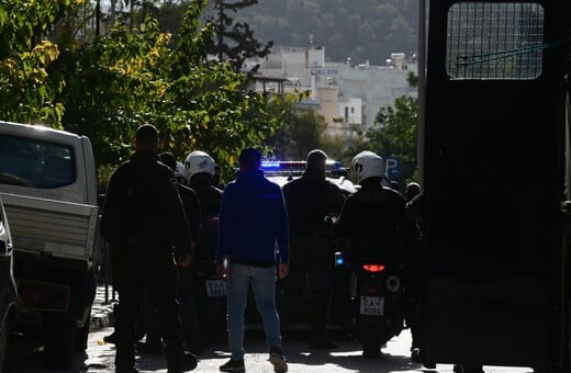 Παγκράτι: Ποιες κατηγορίες αντιμετωπίζει ο 49χρονος για το οπλοστάσιο