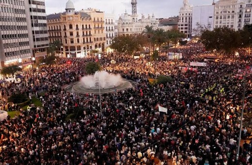 Πλημμύρες στη Βαλένθια: Νέες διαδηλώσεις - Διαμαρτύρονται για τα κλειστά σχολεία