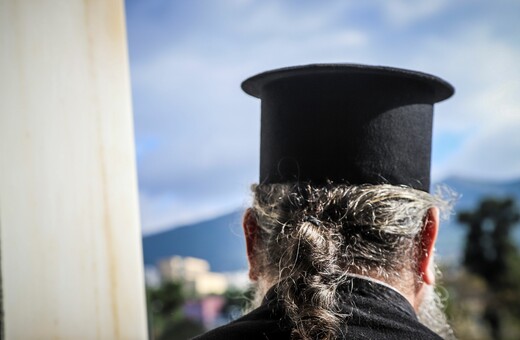 Ηλεία: Ιερέας συνελήφθη μετά την Θεία Λειτουργία για βία κατά της ερωμένης του 