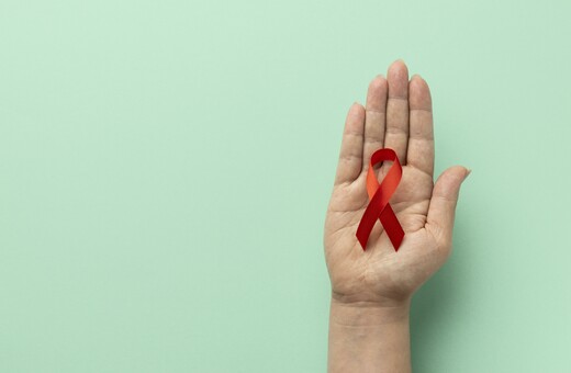 Η νέα, ανατρεπτική καμπάνια και το αιχμηρό μήνυμα της Gilead Sciences για την Παγκόσμια Ημέρα AIDS