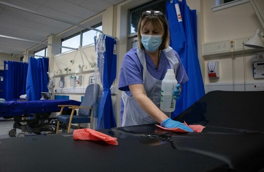 Ηνωμένο Βασίλειο: Το NHS «παραλύει» από τη δραματική αύξηση των νοσηλίων με γρίπη