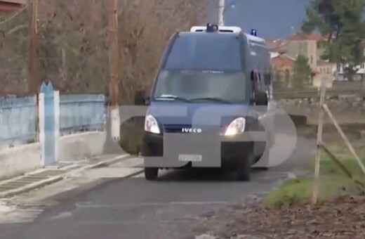 Αστυνομικός Βουλής: Από το ψυχιατρείο στις φυλακές Τρίπολης - Εικόνες από την στιγμή που φτάνει