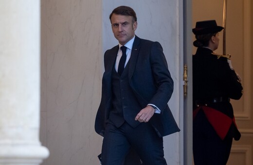 Κρίση στη Γαλλία: Μάλλον αύριο θα ανακοινώσει νέο πρωθυπουργό ο Μακρόν