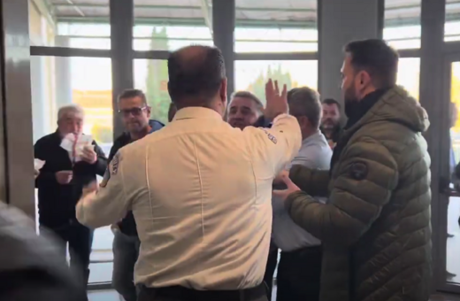 Στο νοσοκομείο ο Κώστας Αγοραστός - Δέχθηκε επίθεση από συγγενείς θυμάτων των Τεμπών