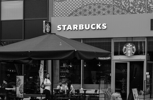 Starbucks: Απεργούν εργαζόμενοι πάνω από 300 καταστημάτων στις ΗΠΑ
