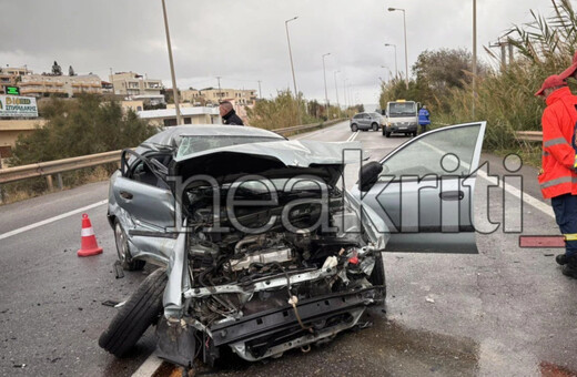 Tροχαίο δυστύχημα στο Ρέθυμνο με τρία οχήματα - Παραμορφώθηκε το ένα ΙΧ