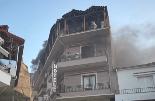 Φωτιά σε ξενοδοχείο στην Καλαμπάκα - Μεγάλη κινητοποίηση της Πυροσβεστικής