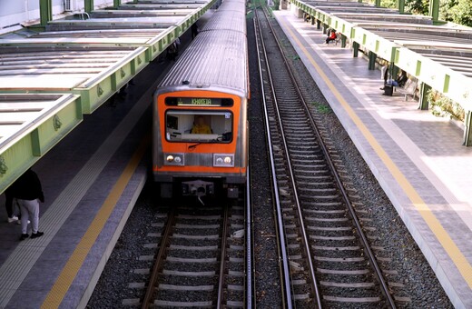 ΗΣΑΠ: Άνοιξαν όλες οι πόρτες συρμού εν κινήσει