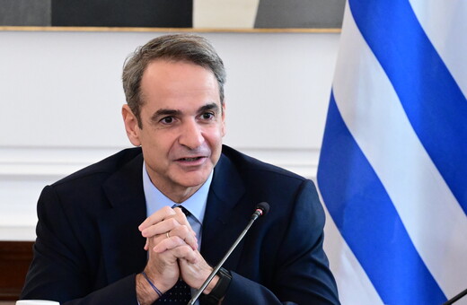 Ο Κυριάκος Μητσοτάκης αποχαιρετά τον «άξιο και ευγενή πολιτικό αντίπαλο» Κώστα Σημίτη