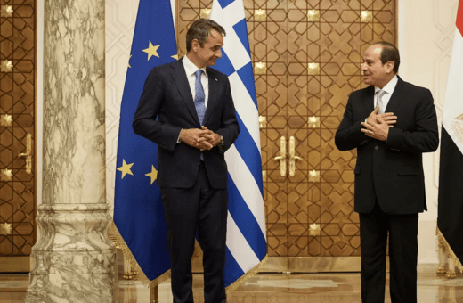 Στο Κάιρο ο Μητσοτάκης για την τριμερή με Κύπρο και Αίγυπτο
