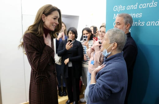Η Κέιτ Μίντλετον επισκέφθηκε το νοσοκομείο του Λονδίνου στο οποίο υποβλήθηκε σε θεραπεία για τον καρκίνο