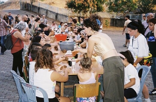«Εφόσον ντρέπεσαι να μας πεις από ποιο χωριό είσαι, φρόντισε να μάθουμε το χωριό σου μέσα από την τέχνη σου, για να έρθουμε κιόλας»