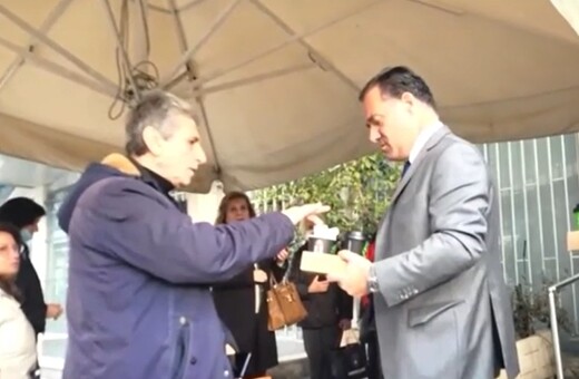 Το κλειστό το φαρμακείο του ΕΟΠΥΥ, οι άρρωστοι φαρμακοποιοί και ο υπουργός «κλειδαράς»