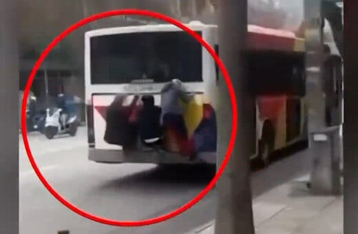 Θεσσαλονίκη: Μαθητές κρέμονται από τα εν κινήσει λεωφορεία λόγω νέου challenge