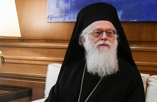 Ο πολιτικός κόσμος αποχαιρετά τον Αρχιεπίσκοπο Αλβανίας Αναστάσιο