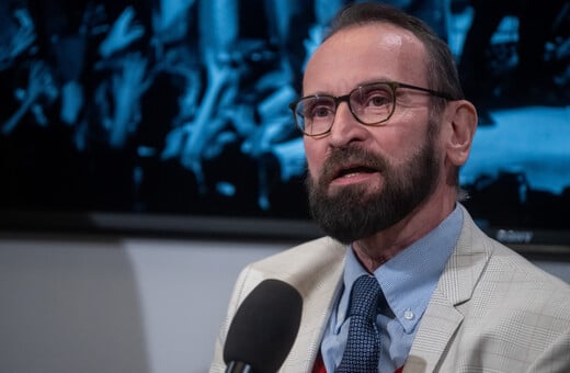 Ουγγαρία: Πολιτικός που πρωταγωνίστησε σε όργιο εν μέσω λοκντάουν φτιάχνει think tank κατά της ΕΕ