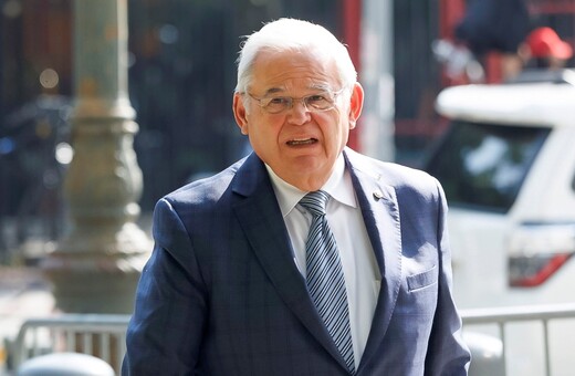 Μπομπ Μενέντεζ: Ο άλλοτε πανίσχυρος γερουσιαστής καταδικάστηκε σε 11 χρόνια φυλάκιση για δωροδοκία