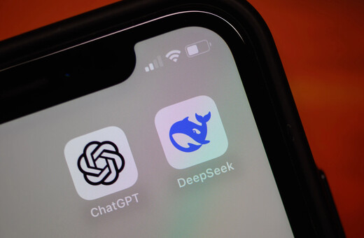 DeepSeek: Η εμφατική πρόοδος φέρνει πιο φτηνή τεχνητή νοημοσύνη