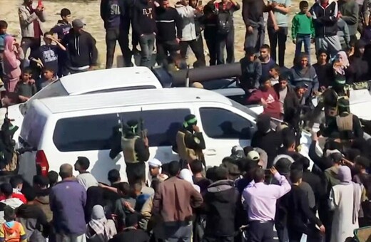 Γάζα: Υπό ταραχές και με «ανεξήγητη καθυστέρηση» η τρίτη απελευθέρωση ομήρων