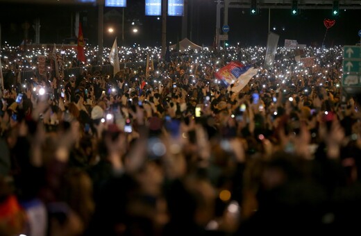 «Φτάνει πια η σιωπή»: Η Σερβία στους δρόμους για τη σιδηροδρομική τραγωδία του Νόβι Σαντ