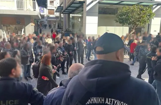 Κακοποίηση 3χρονου στο Ηράκλειο: Στη φυλακή ο υποκινητής των επεισοδίων έξω από τα δικαστήρια