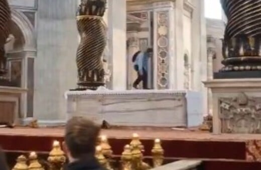 Βατικανό: Άνδρας βανδάλισε τη Βασιλική του Αγίου Πέτρου - Πέταξε κηροπήγια του 19ου αιώνα