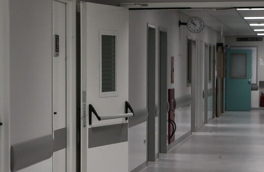 Μηνιγγίτιδα στον Πύργο: Το μόνο που είχε ήταν πονόλαιμος, λένε συγγενείς της 54χρονης