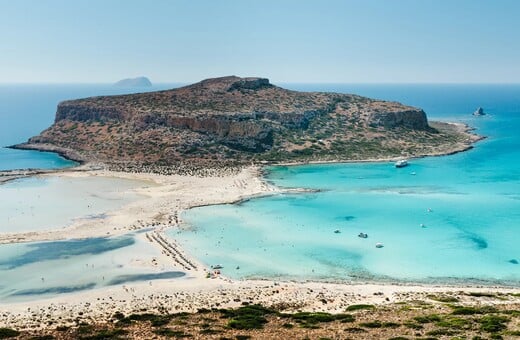 Το Ελαφονήσι είναι η καλύτερη παραλία στον κόσμο για το 2025, σύμφωνα με το TripAdvisor