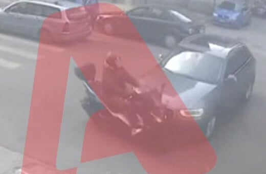 Σοβαρό τροχαίο στο κέντρο της Αθήνας - ΙΧ πέρασε με κόκκινο και παρέσυρε οδηγό μηχανής