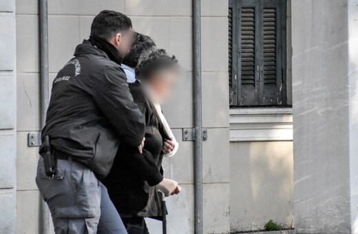 Ναύπλιο: Η 72χρονη που μαχαίρωσε τον ληστή της περιγράφει τι συνέβη - «Τα λεφτά σου γιατί σε σφάζω»