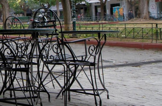 Mystreet: Κατατέθηκε στη Βουλή η εφαρμογή καταγγελιών για την αυθαίρετη χρήση κοινόχρηστων χώρων