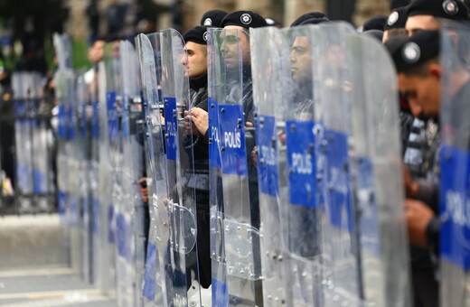Δεκάδες συλλήψεις στην Τουρκία για αναρτήσεις μετά τη σύλληψη Ιμάμογλου