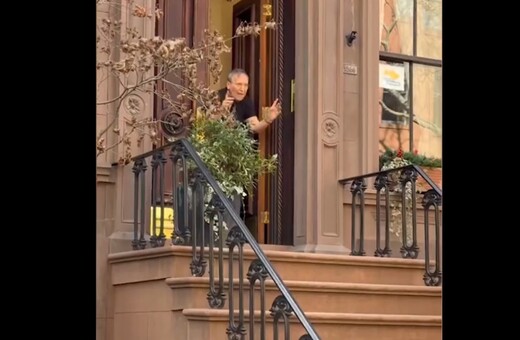 Sex and the City: Απηύδησε με τον κόσμο έξω από το σπίτι του ο ιδιοκτήτης του σπιτιού της «Κάρι»