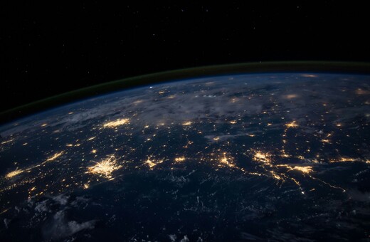 Ώρα της Γης 2025: Πότε σβήνουμε τα φώτα για την προστασία του πλανήτη μας