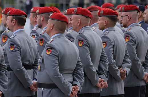 Η Γερμανία «ξεκλειδώνει» δισεκατομμύρια για τον στρατό της – Κίνηση ορόσημο για την Ευρώπη
