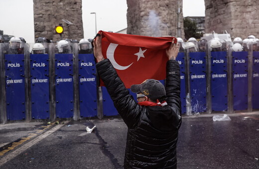 Ιμάμογλου από τις φυλακές: «Χαιρετισμούς στα εκατομμύρια που ζητούν δικαιοσύνη» – Μαζικά συλλαλητήρια σε όλη την Τουρκία