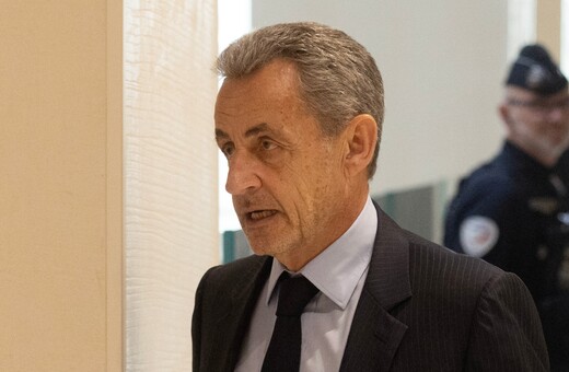 Σαρκοζί: Φυλάκιση 7 ετών και πρόστιμο μαμούθ προτείνει η εισαγγελία για τη χρηματοδότηση από τον Καντάφι