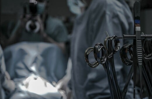 Πώς πραγματοποιήθηκε η πρώτη μεταμόσχευση ήπατος από χοίρο σε άνθρωπο στην ιστορία