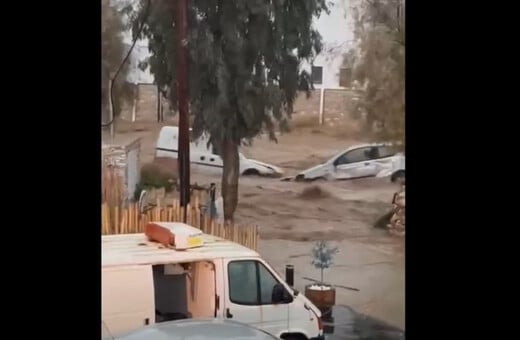 Κακοκαιρία: Νέο 112 για απαγόρευση μετακίνησης με οχήματα στην Πάρο - Πρωτοφανείς εικόνες λόγω ισχυρών φαινομένων