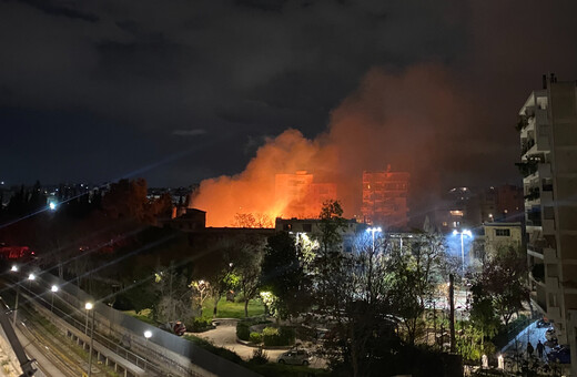 Μεγάλη φωτιά σε εγκαταλελειμμένο εργοστάσιο στα Πατήσια