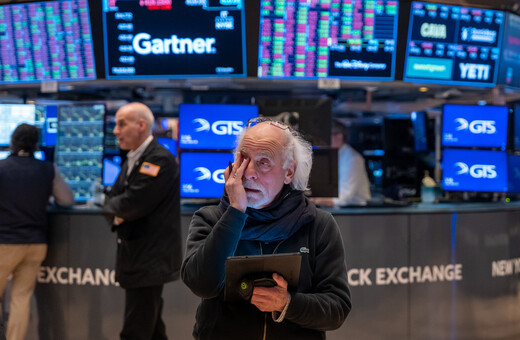 Κατρακυλά για δεύτερη ημέρα η Wall Street λόγω εμπορικού πολέμου 