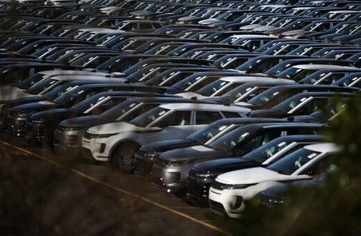 Δασμοί Τραμπ: Η Jaguar Land Rover σταματά τις εξαγωγές στις ΗΠΑ