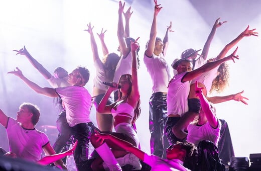 Η Dua Lipa έκλεισε το πρώτο σκέλος της παγκόσμιας περιοδείας της με μια μεγάλη έκπληξη
