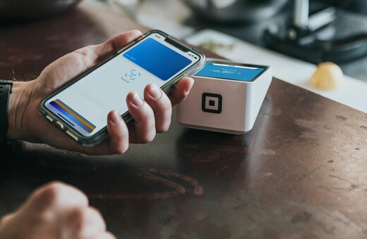 Φοροδιαφυγή: Η υποχρεωτική διασύνδεση των POS με τις ταμειακές μηχανές αποκάλυψε «θησαυρό»